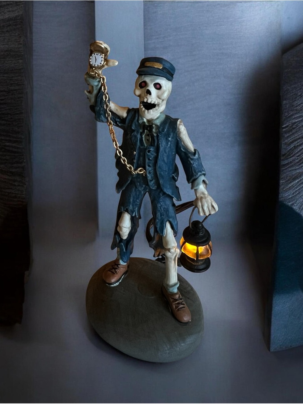 Dept 56 Times a wastin skull decoration Halloween 3-1/2” tested No Adapter